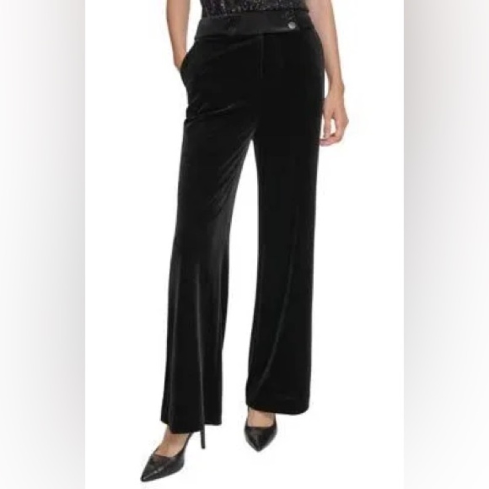 Calvin Klein women’s black velvet wide leg pants Size 14. Four button flat front